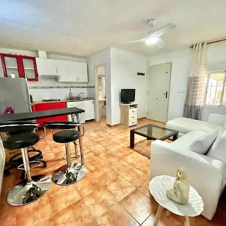 Hébergement de vacances Estudio Adosado Acogedor Con Jardin, Barbacoa Y Parking Privado