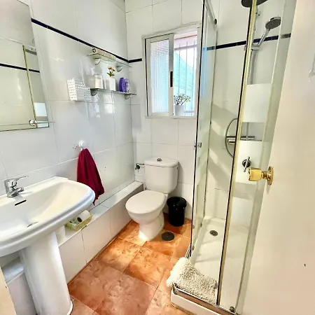 Estudio Adosado Acogedor Con Jardin, Barbacoa Y Parking Privado Hébergement de vacances