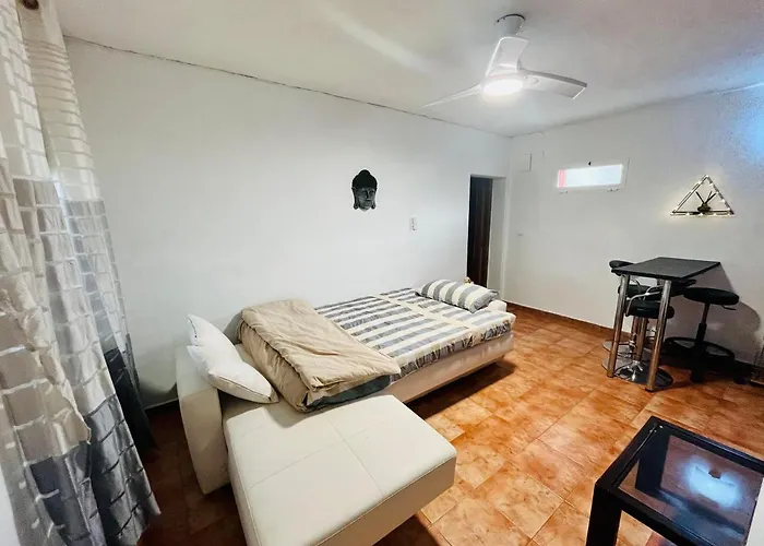 Hébergement de vacances Estudio Adosado Acogedor Con Jardin, Barbacoa Y Parking Privado *