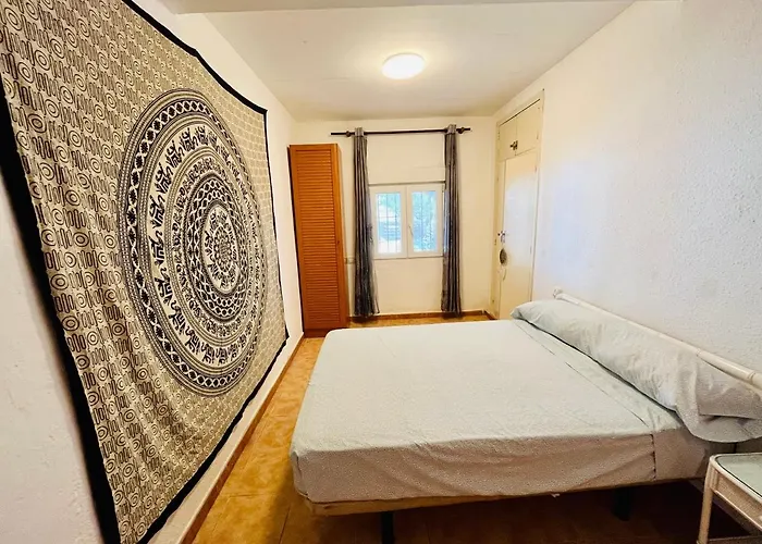 Estudio Adosado Acogedor Con Jardin, Barbacoa Y Parking Privado Hébergement de vacances *