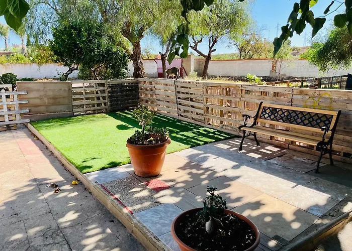 Hébergement de vacances Estudio Adosado Acogedor Con Jardin, Barbacoa Y Parking Privado *