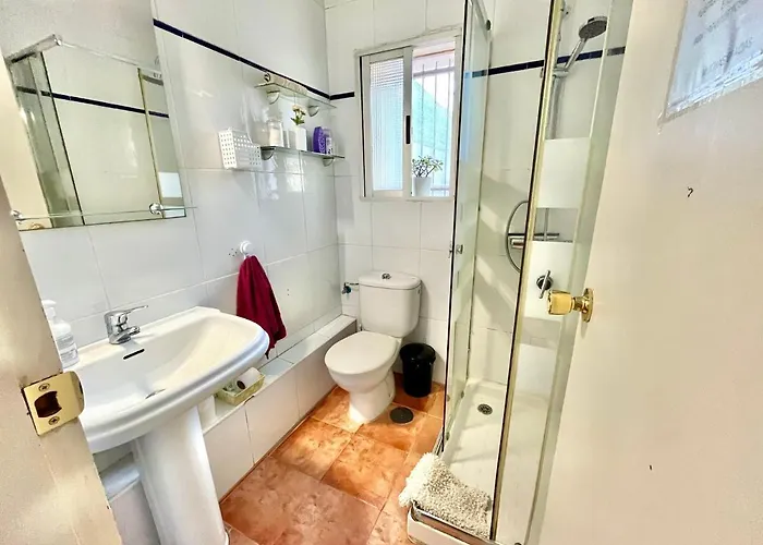 Estudio Adosado Acogedor Con Jardin, Barbacoa Y Parking Privado Hébergement de vacances
