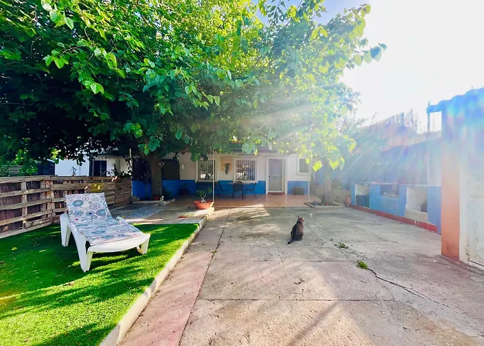 Estudio Adosado Acogedor Con Jardin, Barbacoa Y Parking Privado Hébergement de vacances *